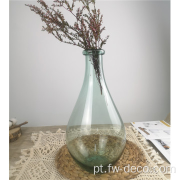 Vaso de vidro reciclado por flores domésticas